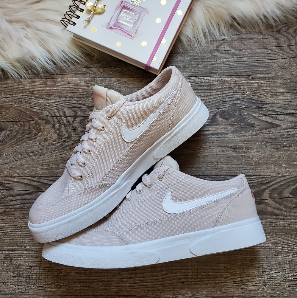 NEW Nike Casual Tennis - Picture 5 of 7